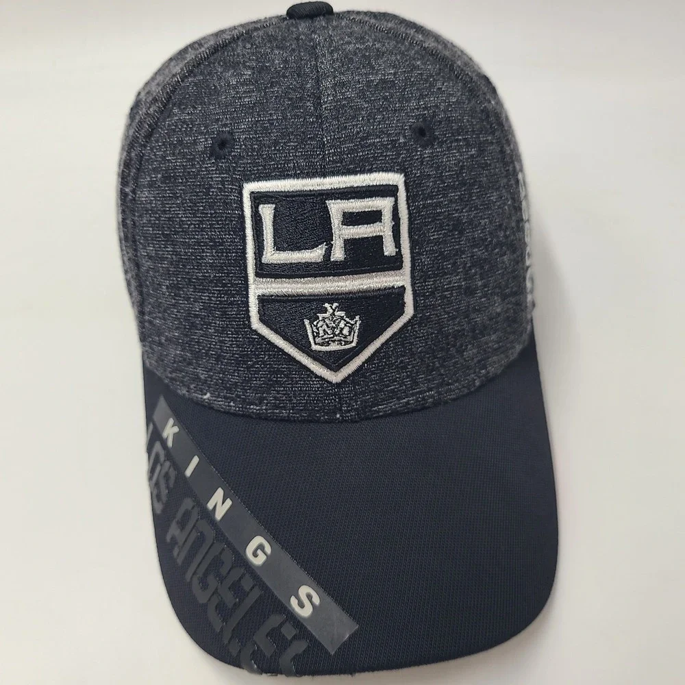 Youth Los Angeles Kings Hat Fitted One Size Reebok Gray Black NHL Hockey Logo
